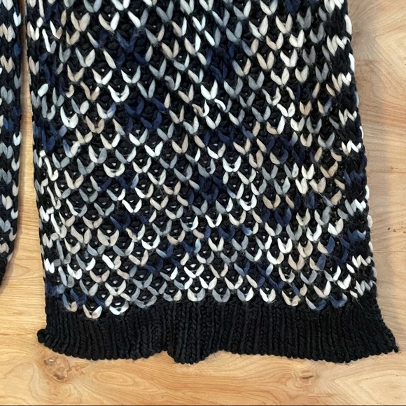 12x76” echo blue gray  knit acylic rectangle scarf - Picture 5 of 5